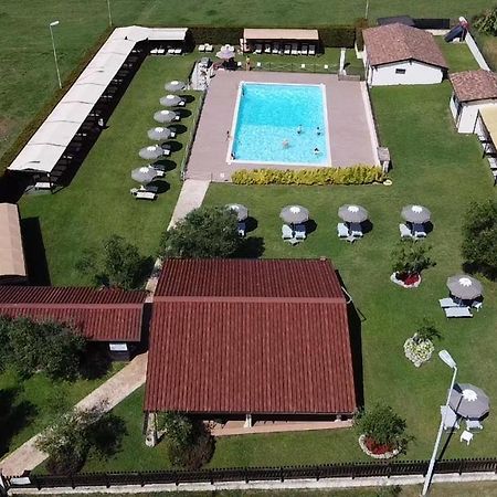 Hotel Piscina La Suite Prossedi Bagian luar foto