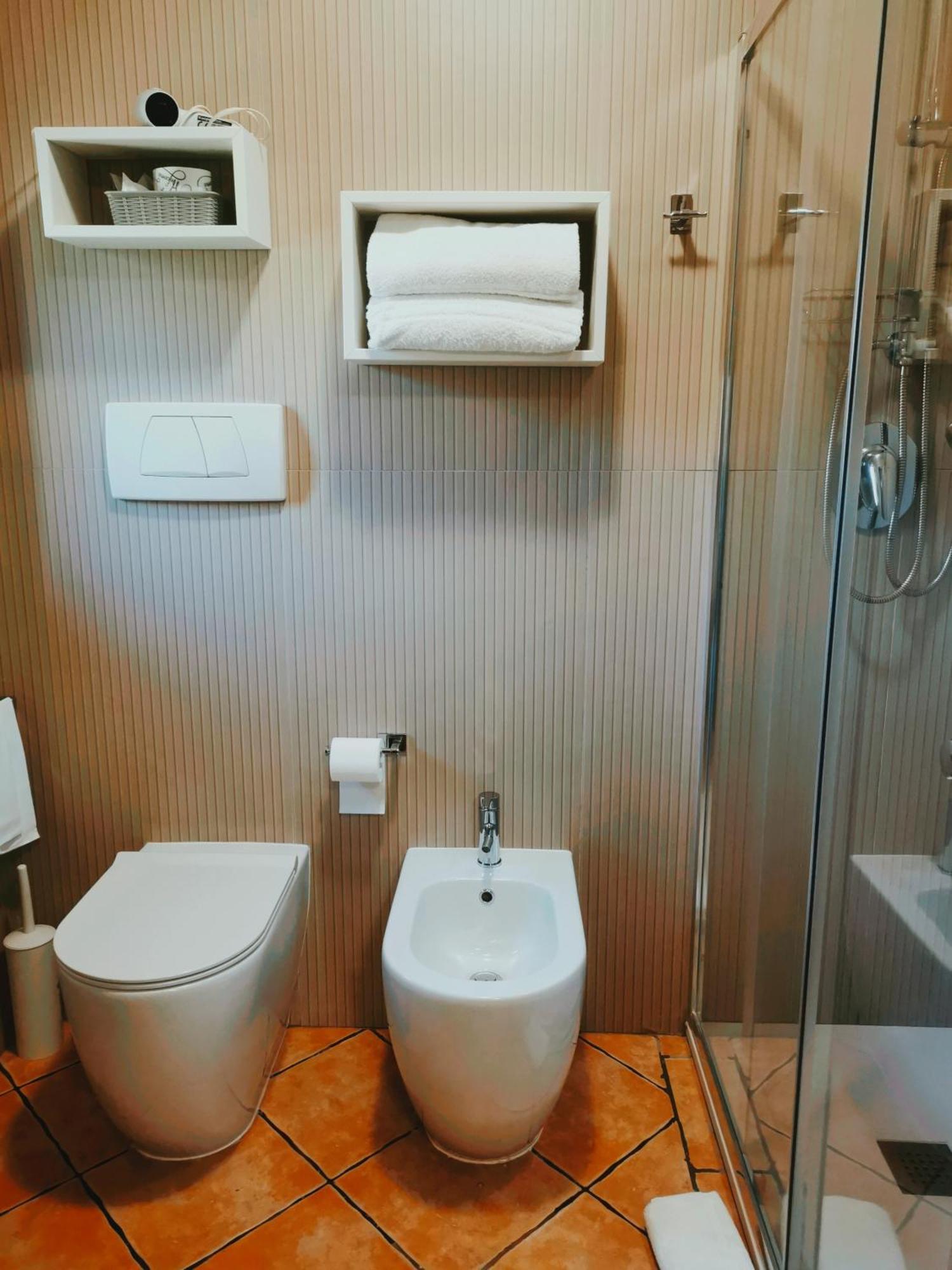 Hotel Piscina La Suite Prossedi Bagian luar foto