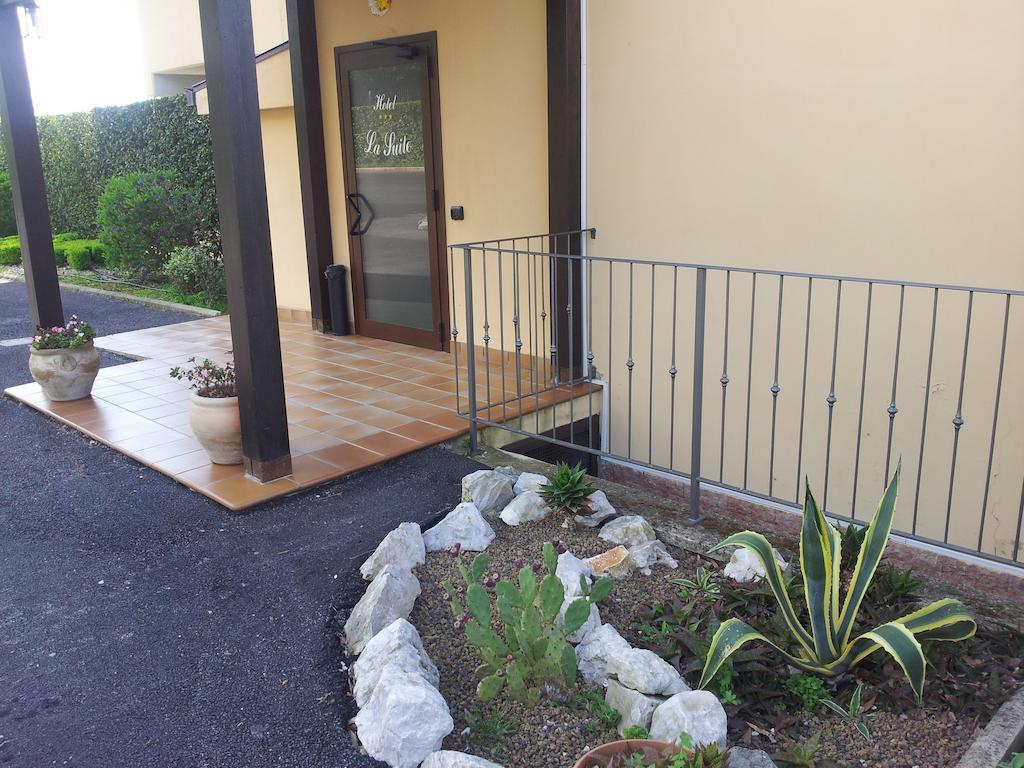 Hotel Piscina La Suite Prossedi Bagian luar foto