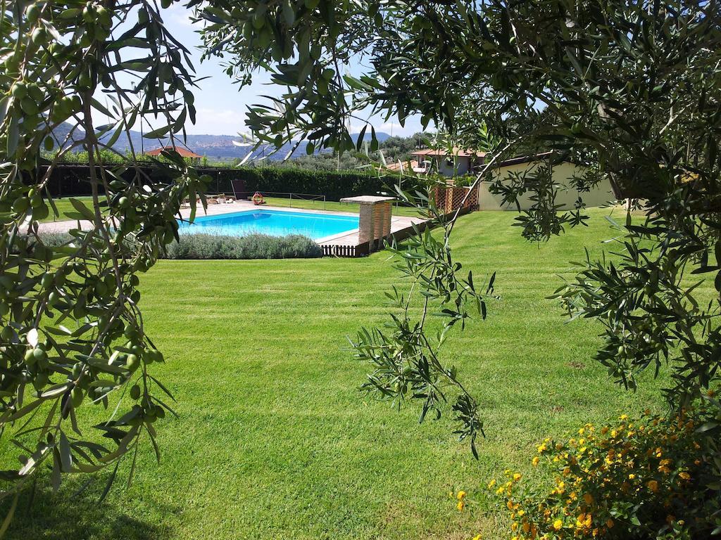 Hotel Piscina La Suite Prossedi Bagian luar foto