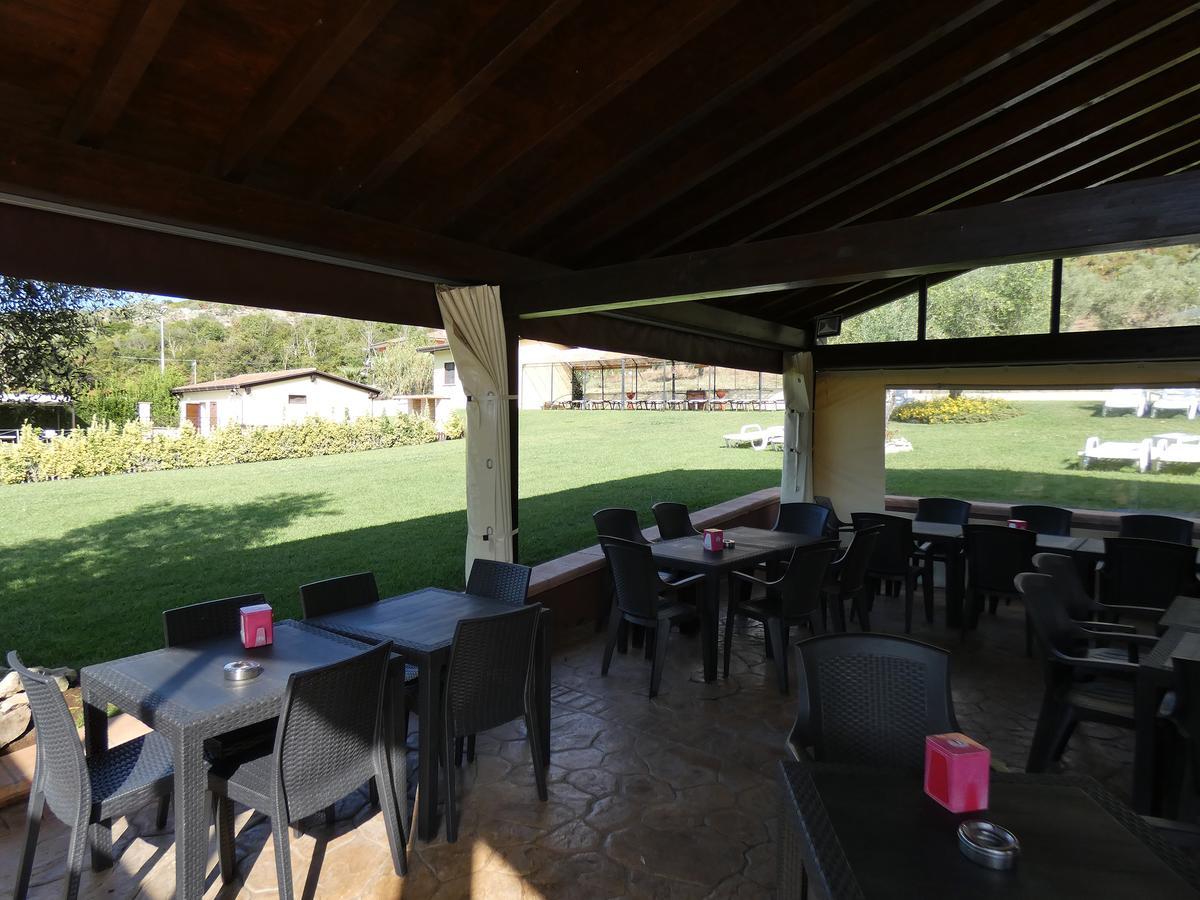Hotel Piscina La Suite Prossedi Bagian luar foto