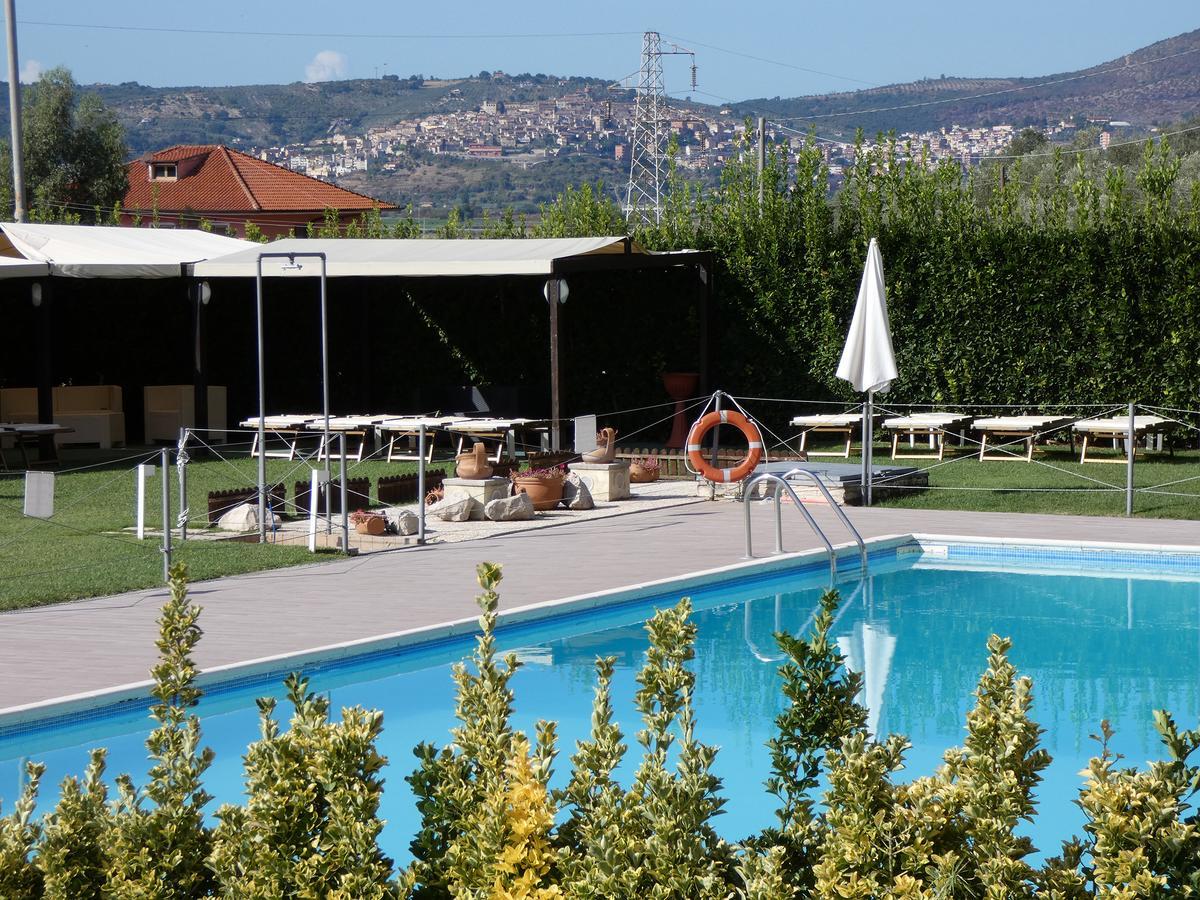 Hotel Piscina La Suite Prossedi Bagian luar foto